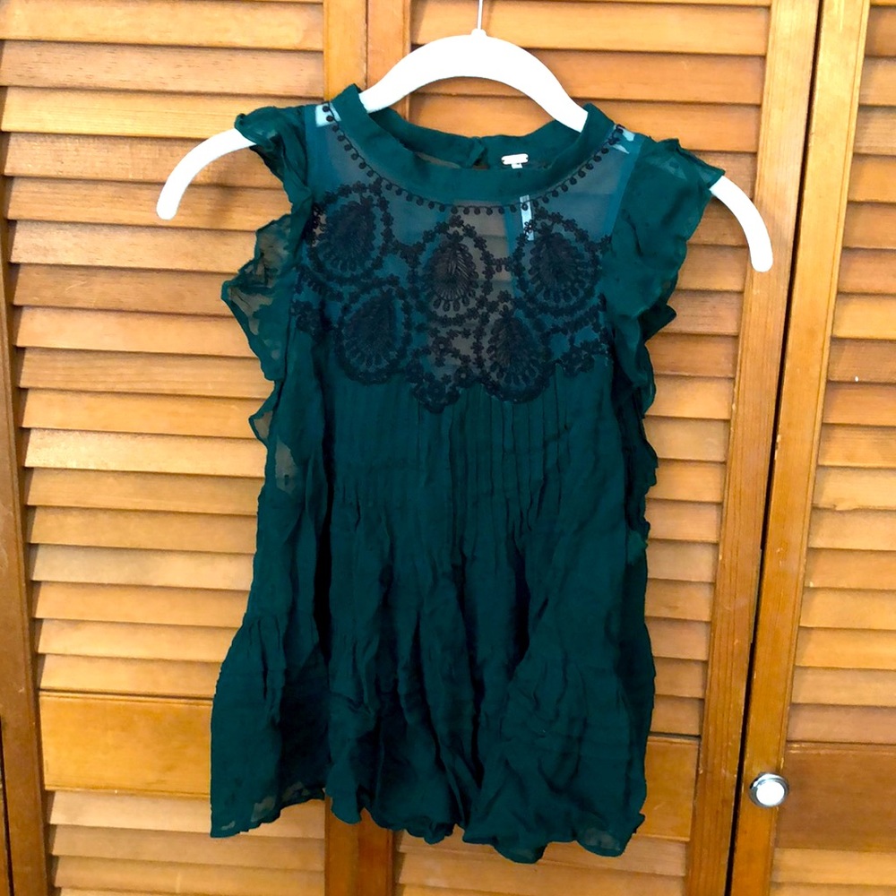 FREE PEOPLE LACE TOP ✨